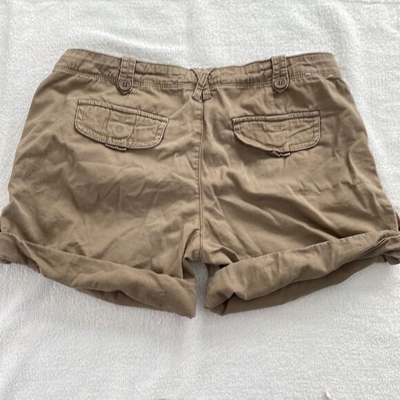 Khaki shorts with roll up pant leg strap and button by Delia’s size 0 - Picture 5 of 6